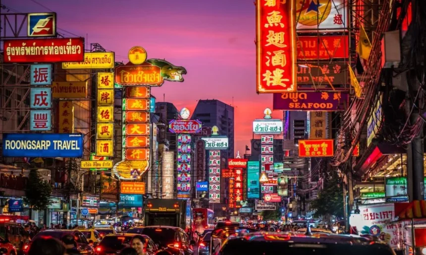 Bangkok's Yaowarat (Image by Siam Guides)